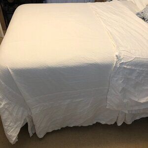 Pottery Barn White Linen King Size Bed Skirt
